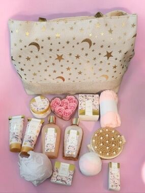 Spa Day!!● Tote Bag ☆Filled Wit 13 Piece Spa Items ■ Read Below
